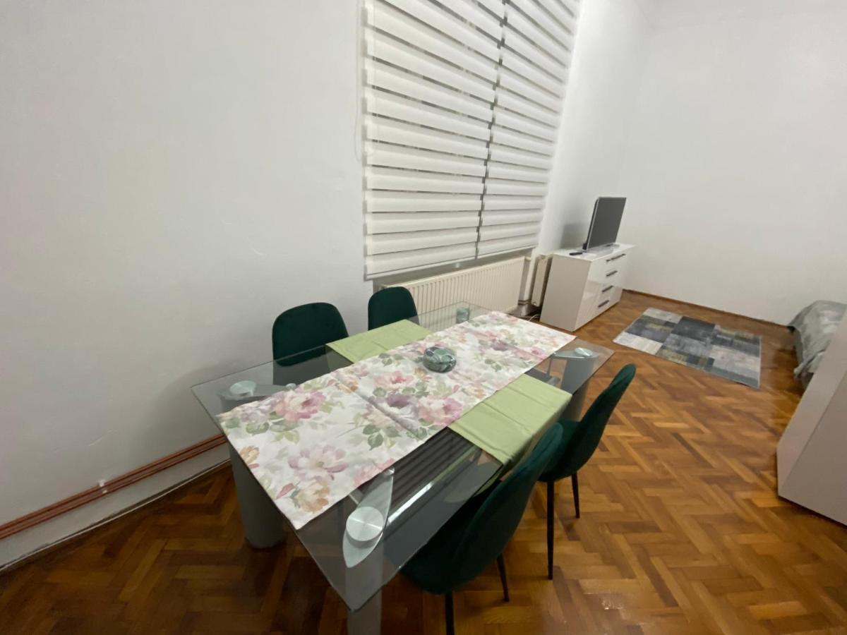 Apartament Super Central Cu Parcare Privata Apartment Арад Екстериор снимка